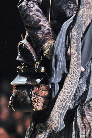 roberto_cavalli___detalles_190344321_320x480