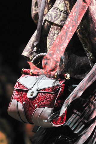 roberto_cavalli___detalles_744644602_320x480