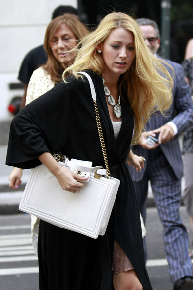 leggy+Blake+Lively+accessorised+white+Chanel+JP_8Rk13Zc7l