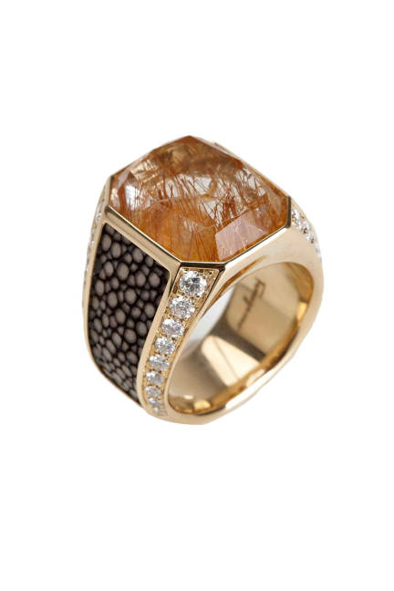 elle-11-ferragamo-diamond-quartz-galuchat-18kt-ring-xln-lgn