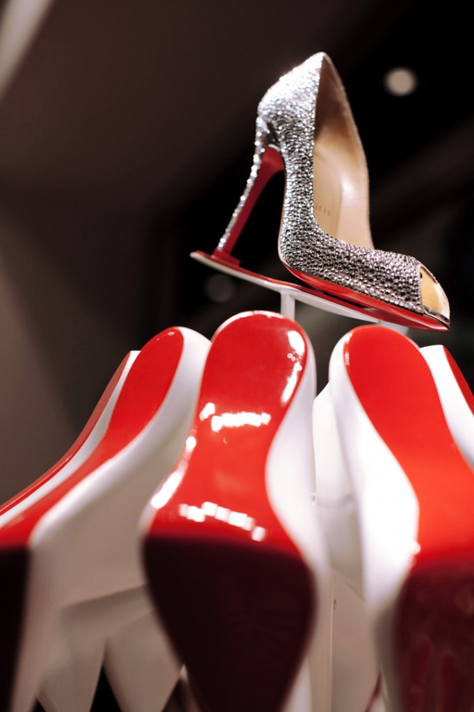 Christian-Louboutins-Christmas-tree-display