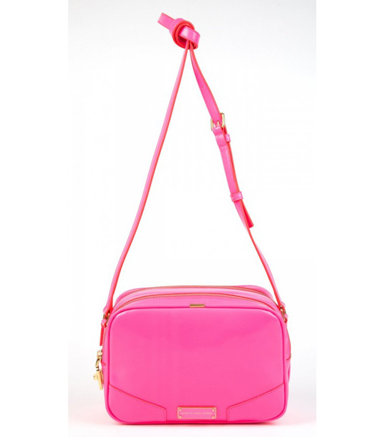 marc_by_marc_jacobs_sac_en_cuir_rose_verni_5533_north_545x