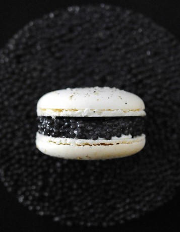 Le-macaron-caviar-de-chez-Prunier