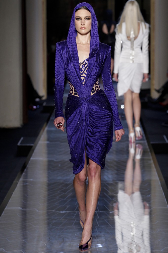 atelier-versace-fall-2014-couture-03_180756229020
