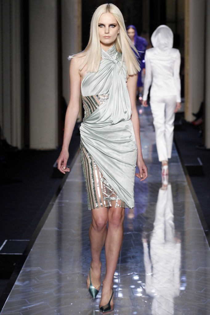 atelier-versace-fall-2014-couture-11_18080258482