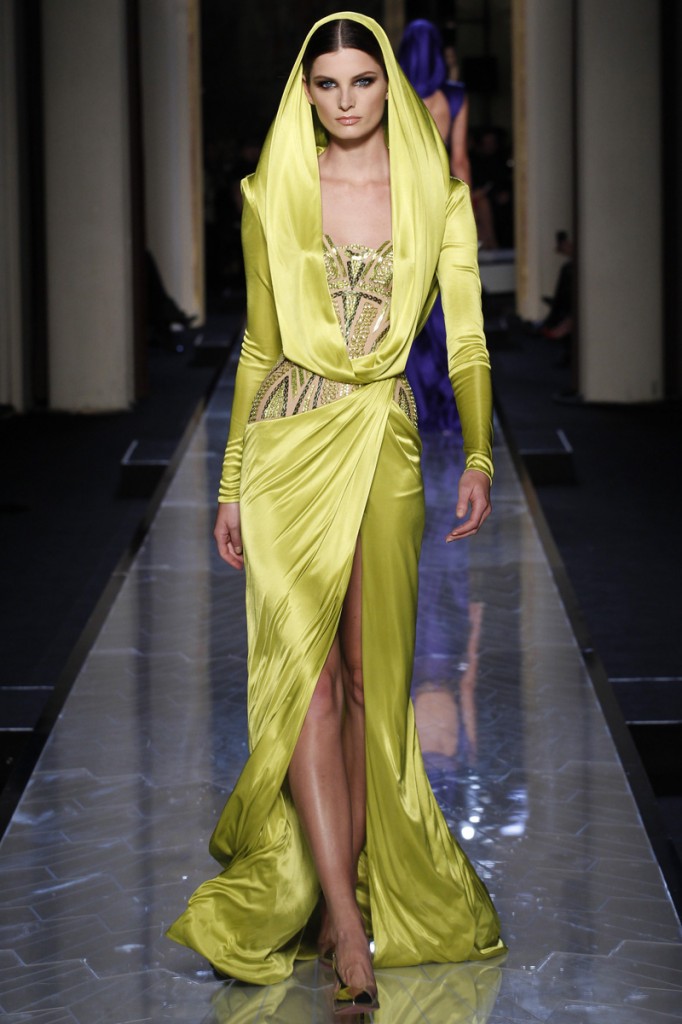 atelier-versace-fall-2014-couture-17_180807621615