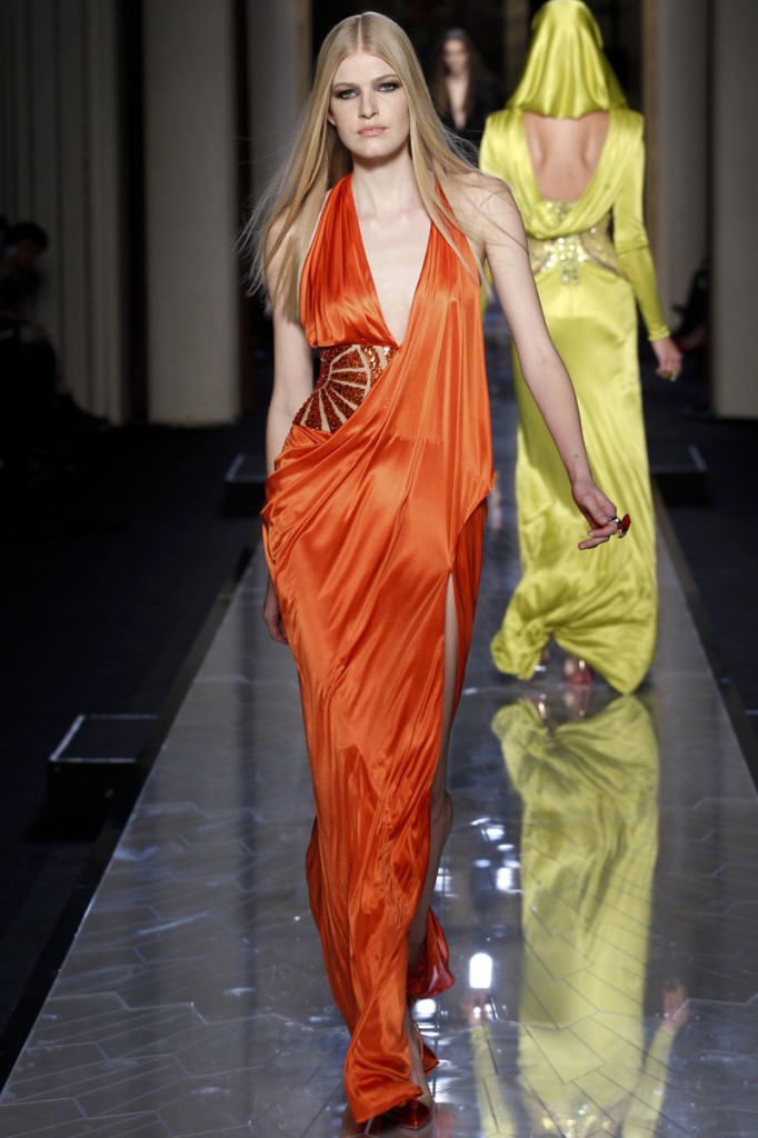 atelier-versace-fall-2014-couture-18_180808837999