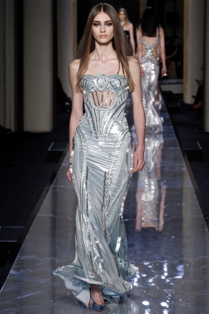 atelier-versace-fall-2014-couture-26_180814381422