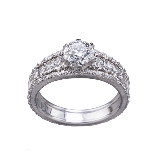 romanza__les_toutes_premi__res_bagues_de_fian__ailles_sign__es_buccellati_personnalisable_diamants_solitaires_31387957_north_545x.1