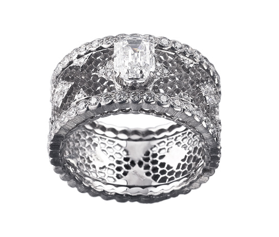 romanza__les_toutes_premi__res_bagues_de_fian__ailles_sign__es_buccellati_personnalisable_diamants_solitaires_817587232_north_545x.1