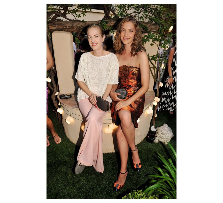 le_cocktail_bottega_veneta____saint_tropez_polly_morgan_et_arizona_muse_125740621_north_883x.1