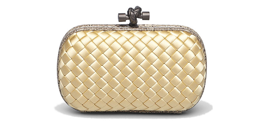 bottegaveneta_knot_satin_sacs_et_pochettes_tendances_de_soiree_pour_les_fetes_936422232_north_883x.1