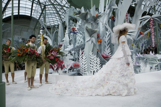 suzy_menkes_at_couture__day_three_7006.jpeg_north_554x_white