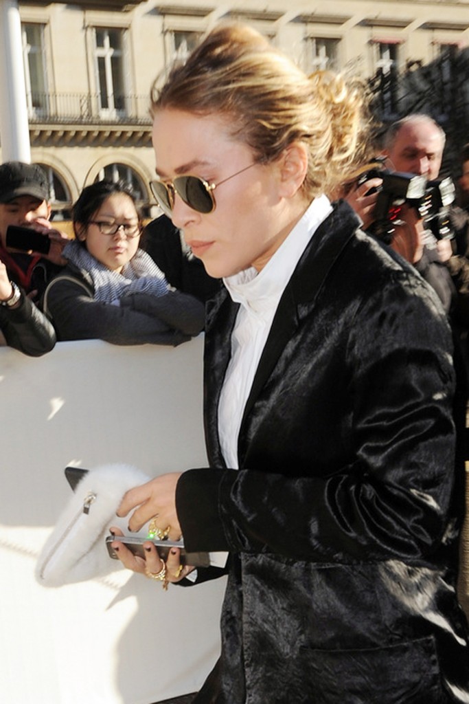 mary-kate-olsen-engagement-ring-vogue-6mar14-PCN_b